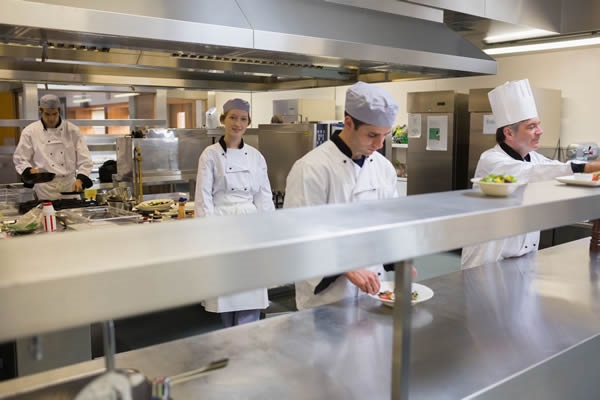 Ristrutturare una cucina industriale, a cosa stare attenti?