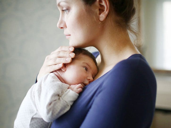 Depressione post-partum: cos’è, come accorgersene e come curarla